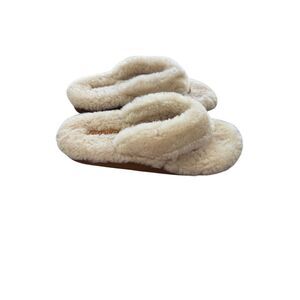 NWOT Olukai Womens Cream Kīpe'a Heu Fuzzy Shearling Wool Flip Flop Slippers Size
